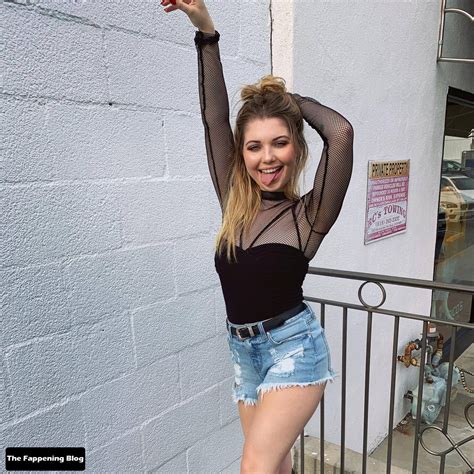 samantha hanratty tits|Sammi Hanratty Sexy & Topless (57 Photos ...